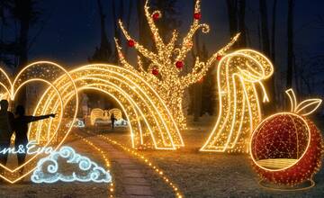 Banskobystrický Aqualand sa počas zimných večerov premení na rozprávkový svetelný park