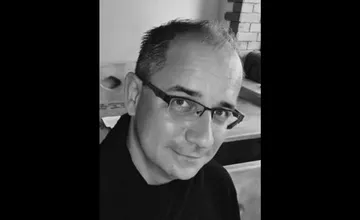 Vo veku 47 rokov náhle zomrel zvukár bratislavského divadla Rastislav Pardupa. Poslednú rozlúčku bude mať vo Zvolene