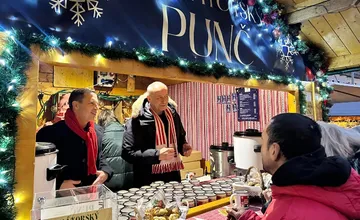 VIDEO: Primátorský punč v Bystrici vyzbieral viac ako 4-tisíc eur, peniaze poputujú na pomoc IPčku