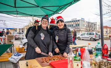 FOTO: V Žiari nad Hronom si zasúťažili o najlepší kotlík vianočnej kapustnice. Kto zvíťazil?