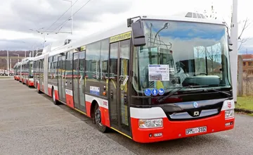 Bežala som aj mávala, ale vodič trolejbusu mi nezastavil, hnevá sa Banskobystričanka. Sťažnosti pridali aj ďalší