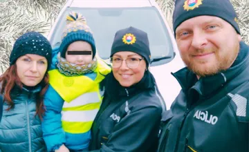 Krásne gesto: Policajti v Banskej Štiavnici pomohli rodine zbaviť sa tyrana, teraz sa im vyzbierali na krajšie sviatky
