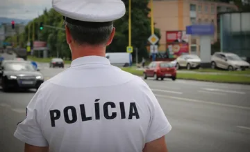 Marošovi zostalo po nehode poškodené auto. Vo Zvolene doňho narazila žena, potom ušla