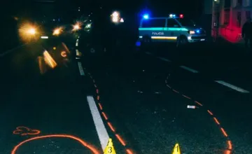 Chodkyňu bez reflexných prvkov zrazilo v Teranoch auto. Utrpela ťažké zranenia, previezli ju do nemocnice