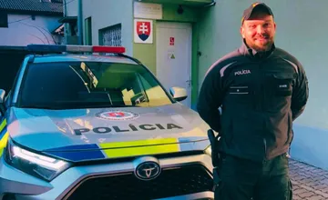 Policajti z Hriňovej pomohli dezorientovanej seniorke. Jej dcéra im poslala dojímavé poďakovanie