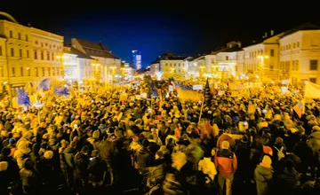 Dnes zažijete v Bystrici niečo výnimočné, námestie pokryje 160 metrov novinových článkov o vražde Jána a Martiny