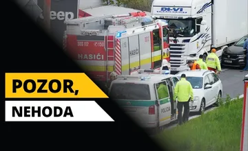 Nehoda v Hliníku nad Hronom spomaľuje dopravu. Pozor si dávajte v križovatke pri čerpacej stanici