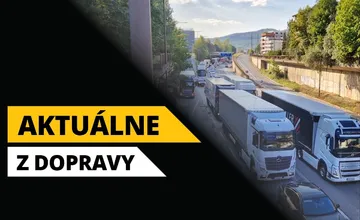 V smere do Banskej Bystrice si vodiči postoja v kolóne. Predpokladané je desaťminútové zdržanie