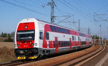 Osobný vlak z Hornej Štubne do Zvolena je odrieknutý. Na trať spadol strom