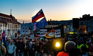 VIDEO: Banskobystričania opäť protestovali proti politickej situácii, ulicami prechádzala obrovská masa ľudí