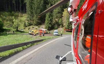 FOTO: Pri nehode dodávky sa zranilo šesť osôb, boli odvezení do nemocníc v Banskej Bystrici a Brezne