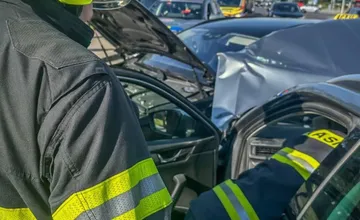 U našich susedov narazil zdrogovaný vodič kamióna do autobusu. Na mieste je viac ako 20 zranených