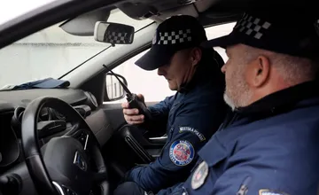 Žena zo Sásovej ďakuje za ľudský a trpezlivý prístup policajtom, ktorí pomohli dezorientovanej seniorke