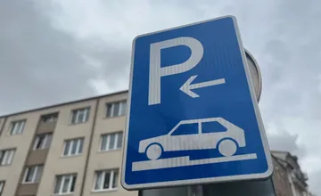 Zvolen po roku hodnotí spoplatenie parkovania na Západe. Regulácia priniesla pozitíva aj problémy