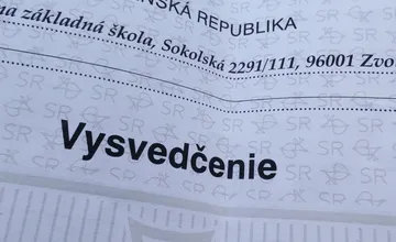 Vo Zvolene sa našlo pri ceste stratené vysvedčenie, obyvatelia vtipkujú, že žiak ho možno ani nechce nájsť