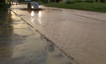 Pre dva okresy Banskobystrického kraja platia výstrahy pred vetrom a dažďom, môže spôsobiť povodne