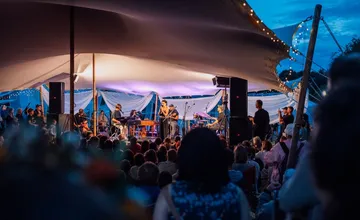 Festival v Hontianskych Nemciach sa na istý čas pre búrku prerušil. Návštevníkov evakuovali