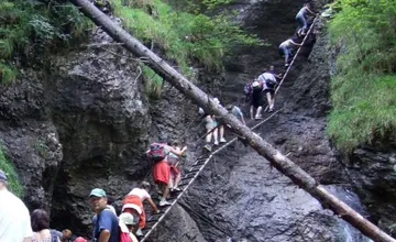 V Slovenskom raji už vyberajú poplatok na všetkých vstupných miestach. Peniaze majú ísť na opravy rebríkov či lávok