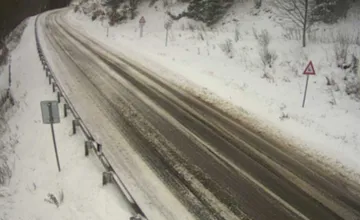 Havária pri Podbrezovej blokuje jeden jazdný pruh, vodiči hlásia aj zhoršenú zjazdnosť na viacerých úsekoch