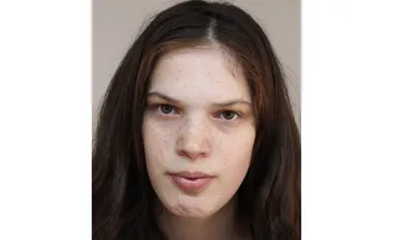 Polícia z Lučenca pátra po nezvestnej Nikole, na pravom predlaktí ma vytetované písmeno M a číslo 8. Nevideli ste ju?