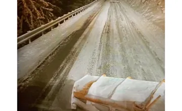 Vodiči v okolí Bystrice bojovali so snehom, cestári pripomínajú dôležité pravidlá, tieto úseky im robia najväčší problém
