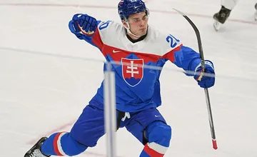 Slovensko prehralo so Švédskom 5:3, ale vďaka gólu z poslednej minúty sme si udržali prvé miesto v tabuľke a postupujeme