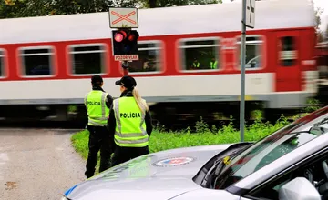 V jednom z vlakov smerujúcom do Banskej Bystrice museli zasahovať muži zákona, vlak nabral polhodinové meškanie