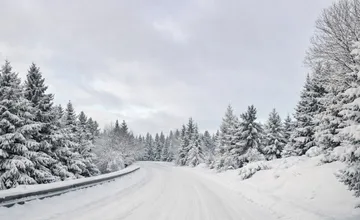 V Banskobystrickom kraji klesnú teploty, očakáva sa aj snehová nádielka, meteorológovia vydali výstrahy