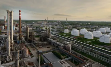 MIMORIADNE: Vláda vyhlásila stav ropnej núdze, Slovnaft bude čerpať zo štátnych zásob