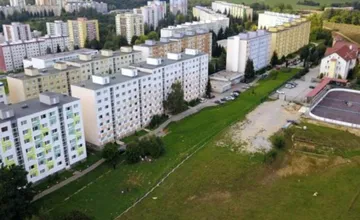 V Bystrici sa čoskoro začne s výstavbou nového parkoviska, na mieste prebehne aj výrub stromov. Ktorej ulice sa dotkne?