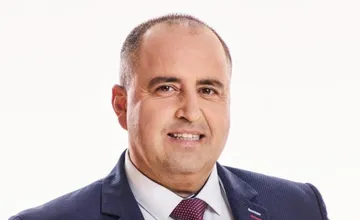 Primátor Revúcej na zastupiteľstve zle artikuloval, mesiace sa neukázal, ani po návrate situáciu nevysvetlil