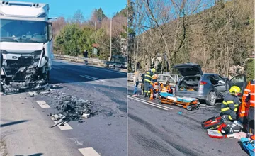 Pri Kremnici došlo k vážnej čelnej zrážke, dve osoby museli previesť do nemocnice