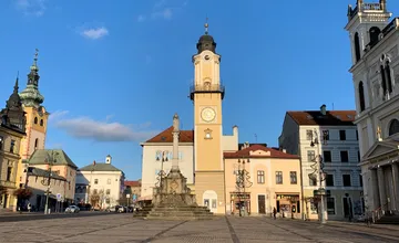 FOTO: Turisti upozornili na zvláštnosť v centre Bystrice, sprievodkyňa hľadá odpoveď u domácich