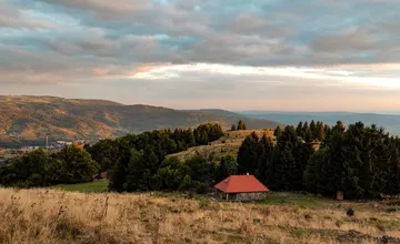 Vedeli ste o tomto turistickom tipe z Podpoľania? Na týchto miestach môžete smelo prespať a vychutnať si krásy prírody