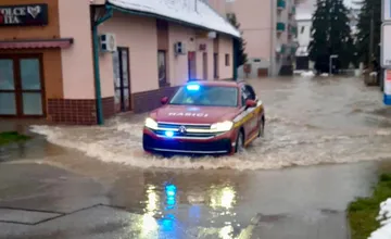 VIDEO: Čo spustilo povodeň v Sliači? Primátorka aj miestni vinili vojakov, úrady prišli s iným vysvetlením