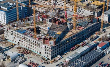 FOTO: Pri výstavbe novej Rooseveltovej nemocnice dobehli niekoľkomesačné meškanie, pozrite si jedinečné zábery