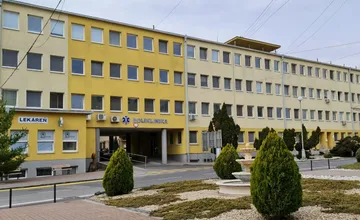 Mamička ostro skritizovala detské oddelenie v Lučenci, pochopenie však nenašla, desiatky ľudí sa personálu zastali