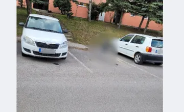 Štiavničanka objavila bizarný spôsob, ako si rezervovať parkovanie, neskôr prišlo nečakané vysvetlenie 