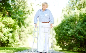 Lučenec požičiava obyvateľom zdravotnícke pomôcky za symbolický poplatok, kto má na ne nárok?