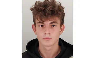 Polícia pátra po nezvestnom 16-ročnom Richardovi zo Žiaru nad Hronom. Na sebe mal žltý opasok a čiernu bundu s drakom