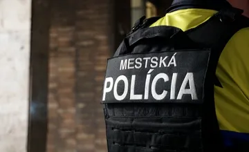 Dva bystrické podniky majú problém, kontrola odhalila, že naliali aj neplnoletým, nafúkala polovica tínedžerov