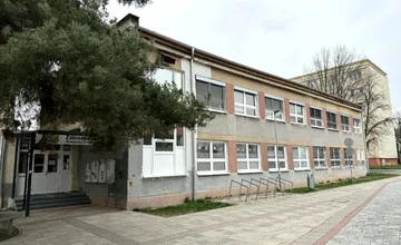 Škola vo Zvolene má kapacitné problémy, žiaci čakajú dlho na obedy, zmeniť to má modernizácia za vyše 770-tisíc eur