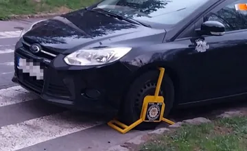 Nahnevaná Bystričanka dostala pokutu za parkovanie na mieste, kde stáť nemôže, na internete si zlízla kritiku