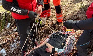 FOTO: Zo skalného brala spadol 48-ročný Slovák. Záchranári ho našli pod Novou hoľou v bezvedomí