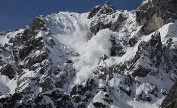V Nízkych Tatrách hrozí lavínové nebezpečenstvo tretieho stupňa, lavíny môžu udrieť už popoludní