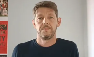 VIDEO: Zvolenský herec Ondřej Daniš otvorene kritizuje podmienky vo verejnoprávnej STVR, na protest odchádza zo seriálu