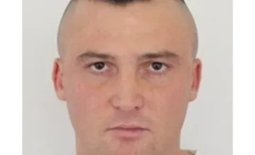 Polícia v Bystrici hľadá Tomáša, ktorý sa vyhýba spravodlivosti už roky, na muža vydali európsky zatykač