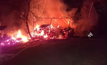 FOTO: Hasiči z Banskobystrického kraja prežili náročnú noc, zasahovali pri viacerých požiaroch, škody sú vysoké