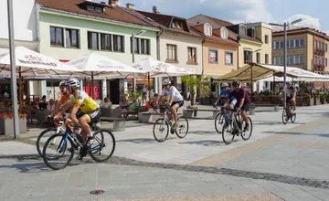 Zvolenčanom čoraz viac prekážajú cyklisti voľne jazdiaci po námestí, obyvatelia opisujú nepríjemné situácie