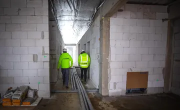 FOTO: V Žiari nad Hronom pokračujú vo výstavbe novej budovy pre sociálne služby